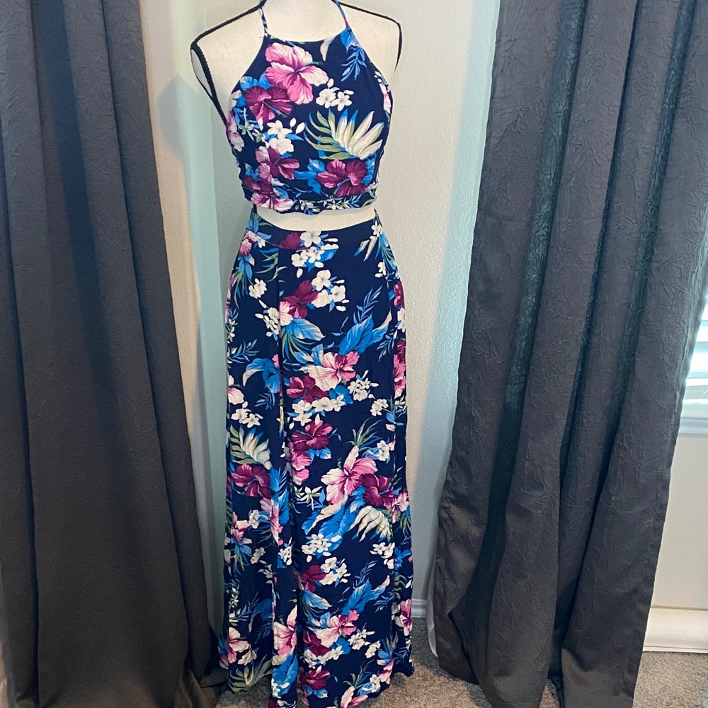 Aakaa Blue Floral Skirt Set